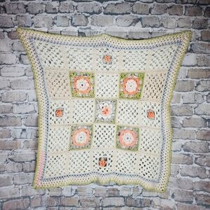 Vintage Handknit 3D Granny Square Cottagecore Lap Crib Blanket  Cream Peach